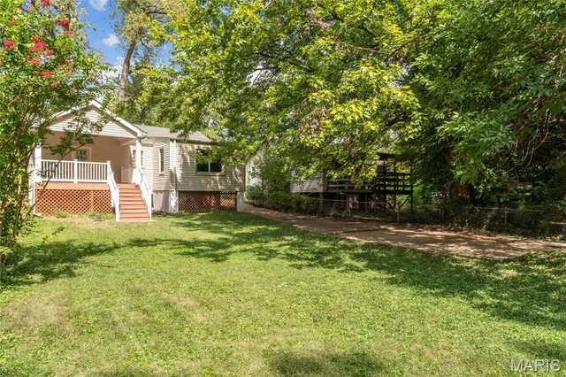 $215,000 | 1052 Kuhlman Lane, Webster Groves, MO 63119