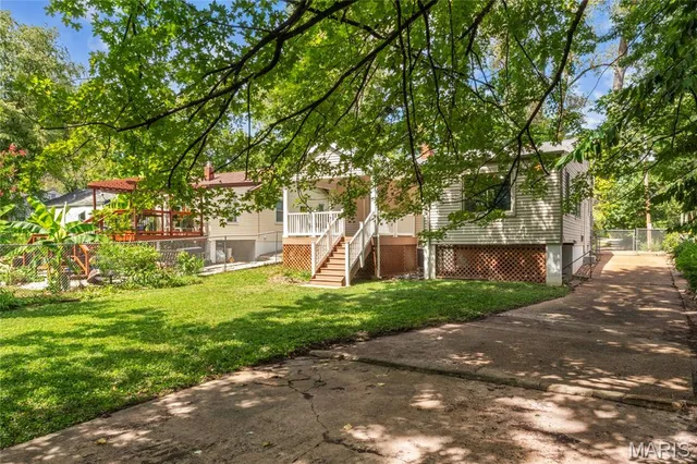 $215,000 | 1052 Kuhlman Lane, Webster Groves, MO 63119