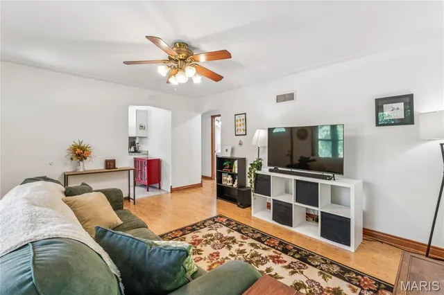 $215,000 | 1052 Kuhlman Lane, Webster Groves, MO 63119