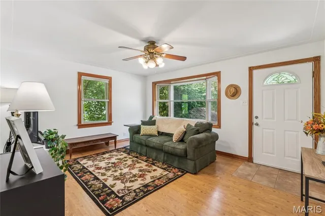 $215,000 | 1052 Kuhlman Lane, Webster Groves, MO 63119