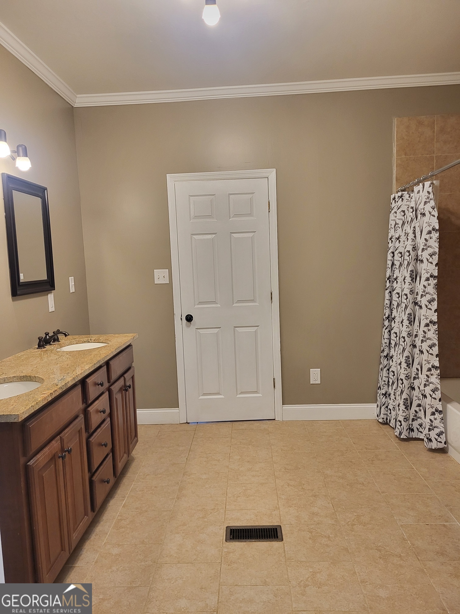 2012 29th Boulevard Valley, AL 36854 - Photo 24 of 29 a bathroom with a sink a toilet and a tub