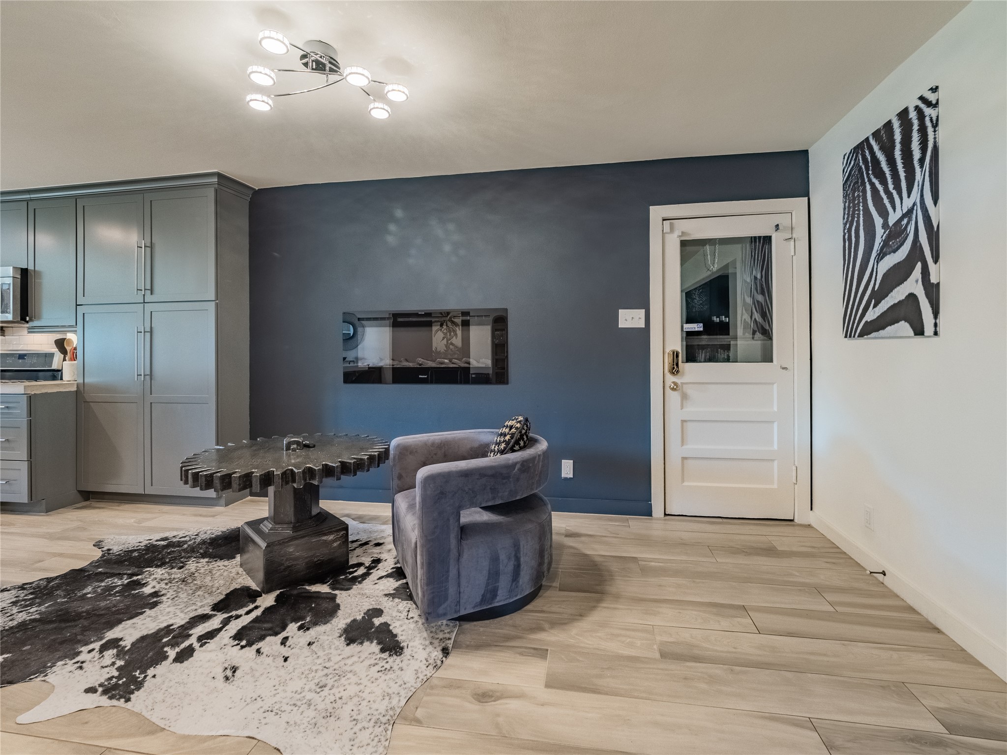 3010 Conway Street Houston, TX 77025 - Photo 8 of 21 a room with furniture