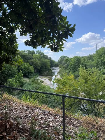 $240,000 | 429 Ten Mile Drive, DeSoto, TX 75115