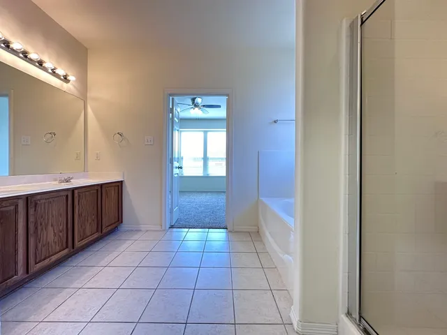 $1,950 | 2211 Highland Crossing Drive, Conroe, TX 77304