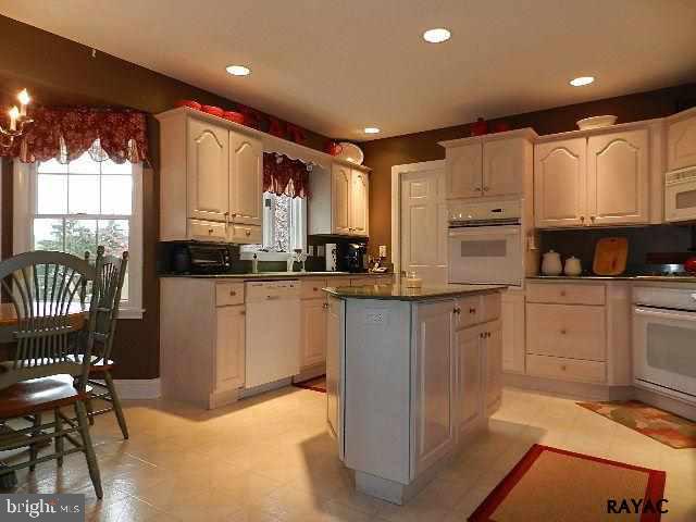 2216 Sutton Road York, PA 17403 - Photo 15 of 30 Gallery Image 15