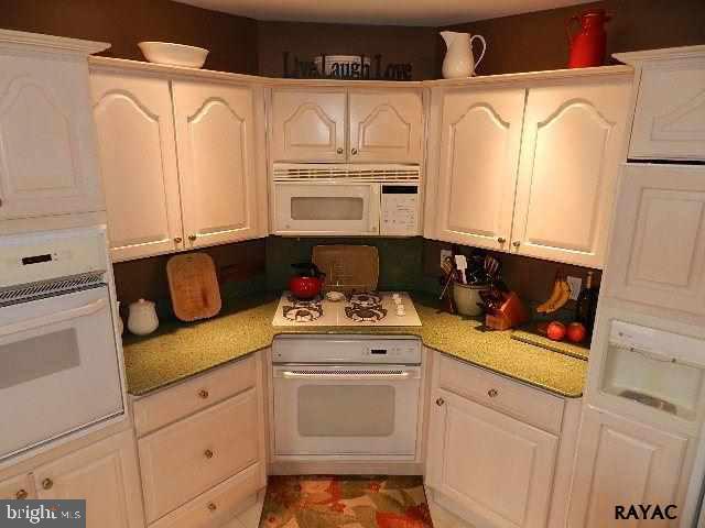 2216 Sutton Road York, PA 17403 - Photo 17 of 30 Gallery Image 17