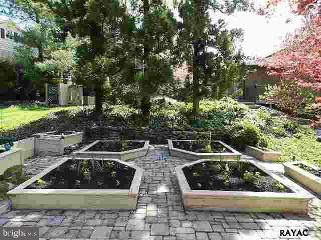 2216 Sutton Road York, PA 17403 - Photo 7 of 30 Gallery Image 7