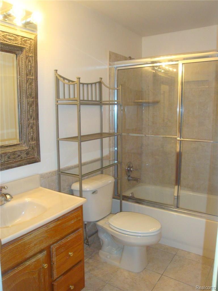 1727 Southfield Road, Unit 3 Birmingham, MI 48009 - Photo 4 of 16 Full Updated Bathroom