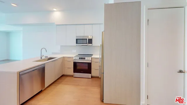 $4,567 | 3545 Wilshire Boulevard, Unit 1201, Los Angeles, CA 90010