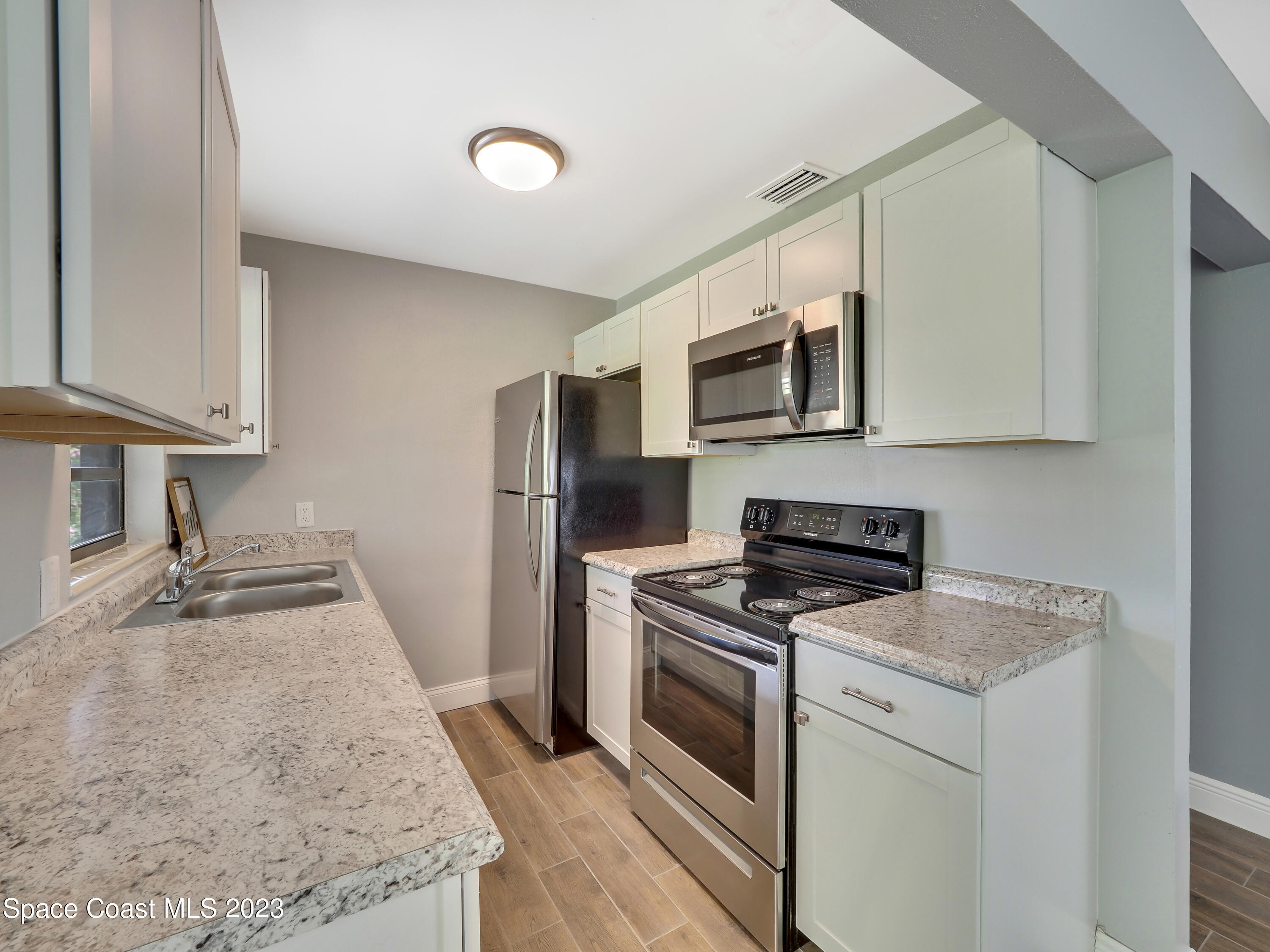 2056 Little John Road Melbourne, FL 32935 - Photo 6 of 11 2056 Kitchen