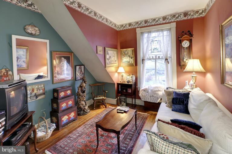 1613 Highland Drive Silver Spring, MD 20910 - Photo 26 of 30 Third Floor Sitting Room or Guest Bedroom 5