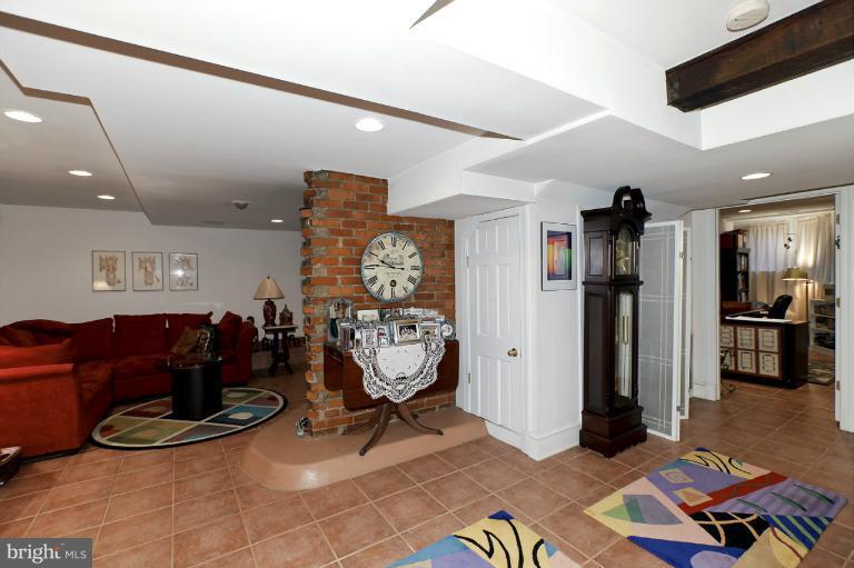 1613 Highland Drive Silver Spring, MD 20910 - Photo 28 of 30 Apartment Living Area