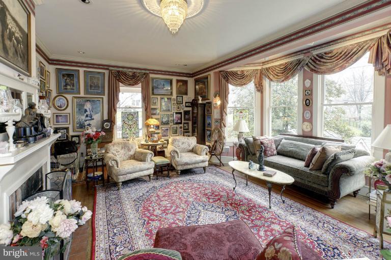 1613 Highland Drive Silver Spring, MD 20910 - Photo 8 of 30 Living Room