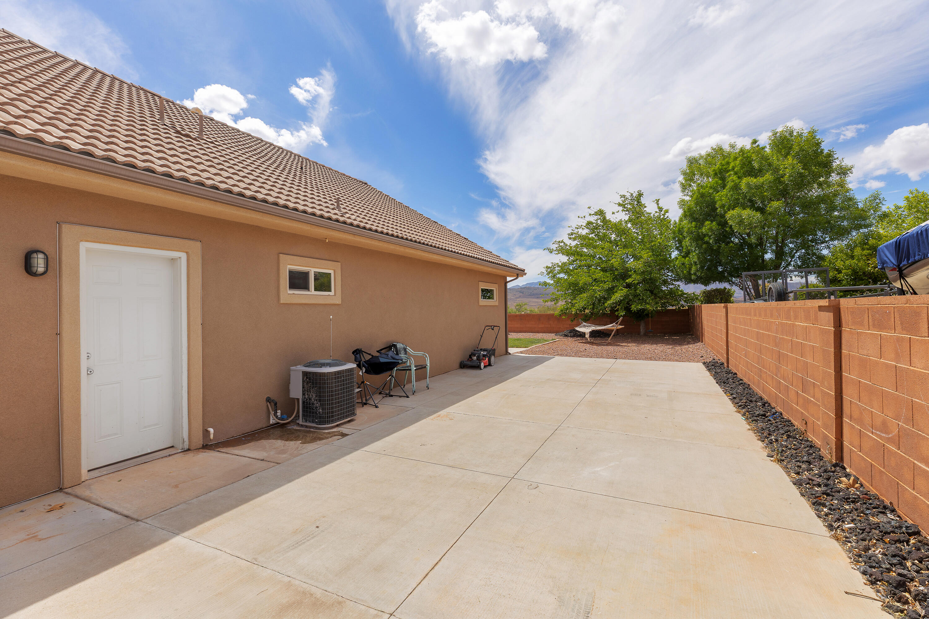 225 Falcon Court Ivins, UT 84738 - Photo 31 of 47 031. Backyard