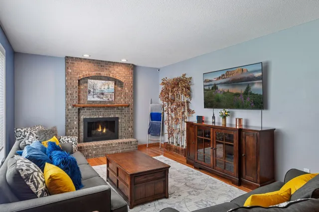 $529,900 | 475 Oak Hill Road, Chaska, MN 55318