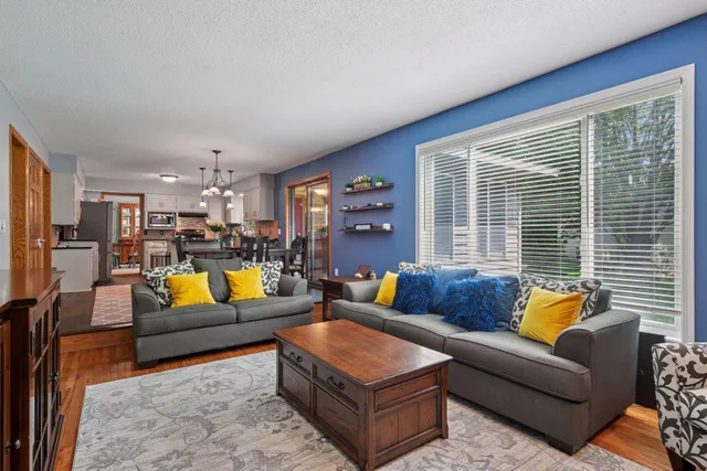 $529,900 | 475 Oak Hill Road, Chaska, MN 55318