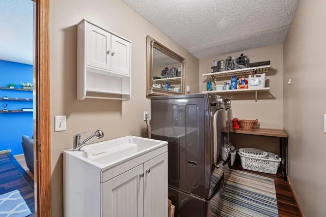 $529,900 | 475 Oak Hill Road, Chaska, MN 55318