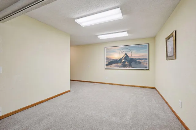 $529,900 | 475 Oak Hill Road, Chaska, MN 55318