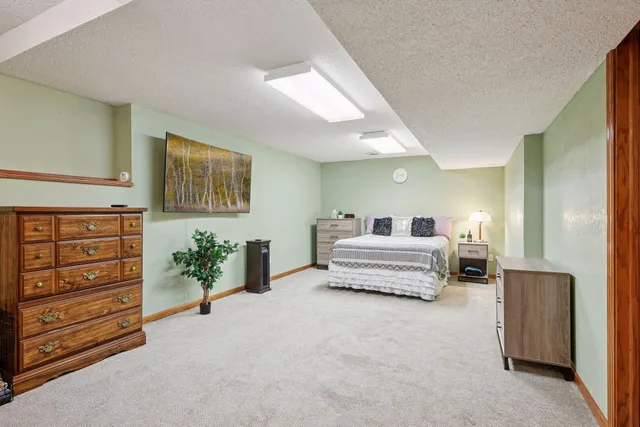 $529,900 | 475 Oak Hill Road, Chaska, MN 55318