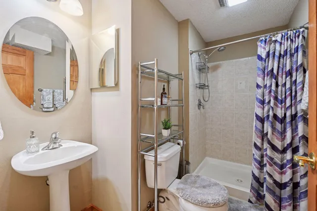 $529,900 | 475 Oak Hill Road, Chaska, MN 55318