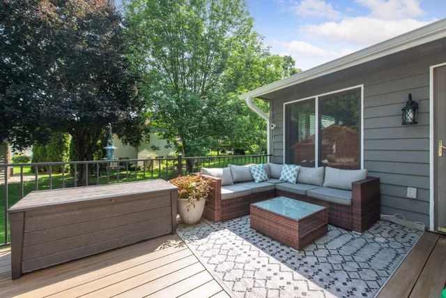 $529,900 | 475 Oak Hill Road, Chaska, MN 55318