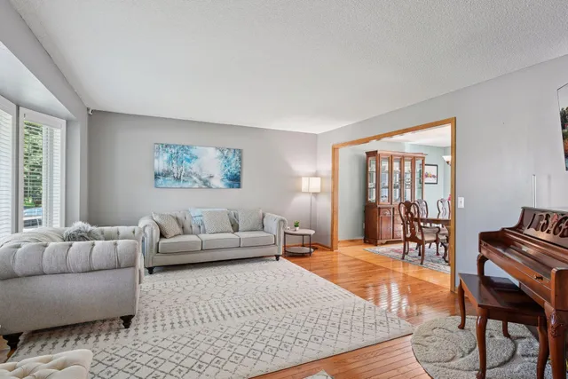 $529,900 | 475 Oak Hill Road, Chaska, MN 55318