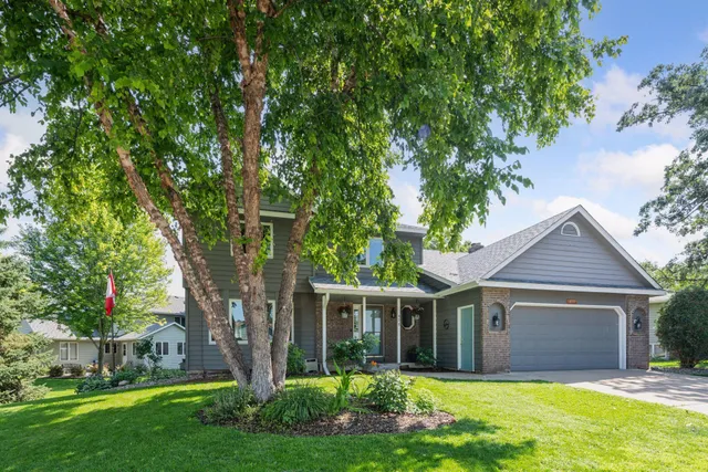 $529,900 | 475 Oak Hill Road, Chaska, MN 55318