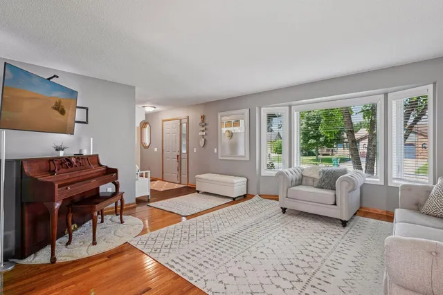 $529,900 | 475 Oak Hill Road, Chaska, MN 55318