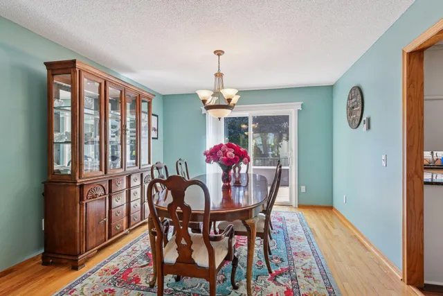 $529,900 | 475 Oak Hill Road, Chaska, MN 55318