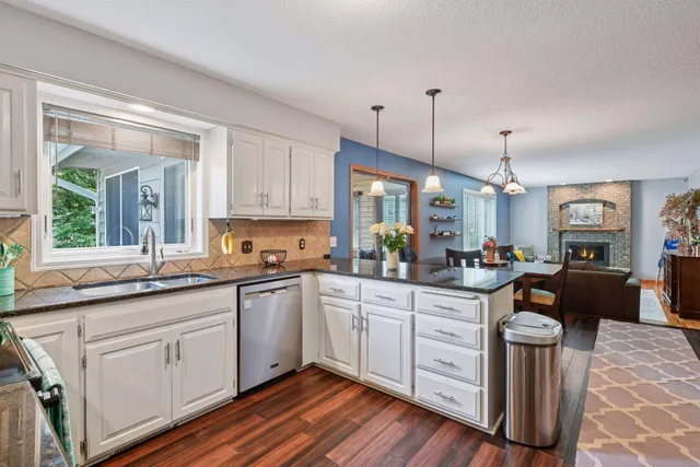 $529,900 | 475 Oak Hill Road, Chaska, MN 55318