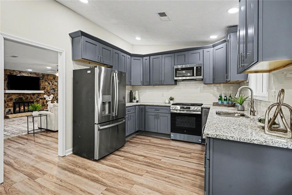 577 Simone Way Stone Mountain, GA 30087 - Photo 11 of 44