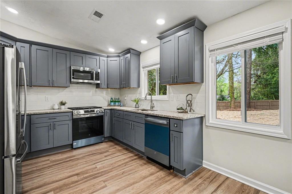 577 Simone Way Stone Mountain, GA 30087 - Photo 10 of 44