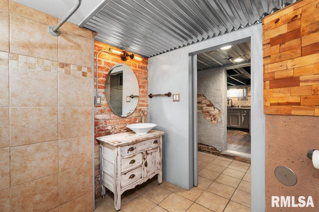 216 North Boss Street Kewanee, IL 61443 - Photo 11 of 36 a bathroom with a sink a toilet and shower