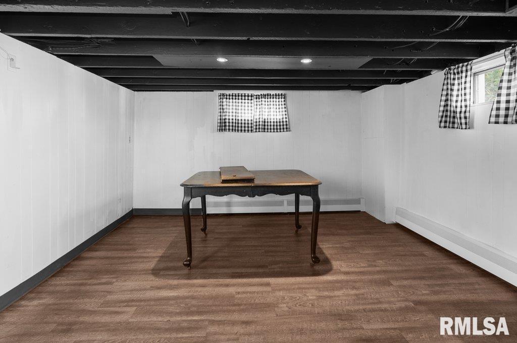 216 North Boss Street Kewanee, IL 61443 - Photo 5 of 36 a view of a hallway with wooden floor and a table