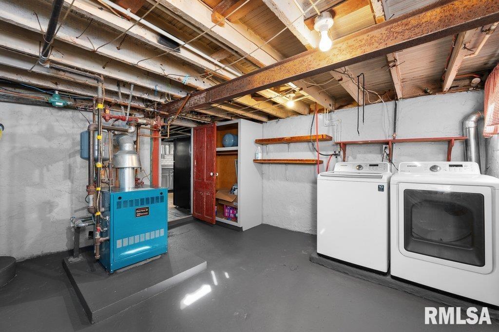 216 North Boss Street Kewanee, IL 61443 - Photo 9 of 36 a utility room with dryer and washer