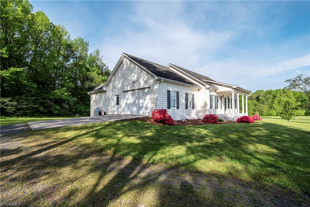 447 Rainbow Road Advance, NC 27006 - Photo 4 of 30 Gallery Image 4