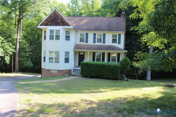 a view of a house with a yard