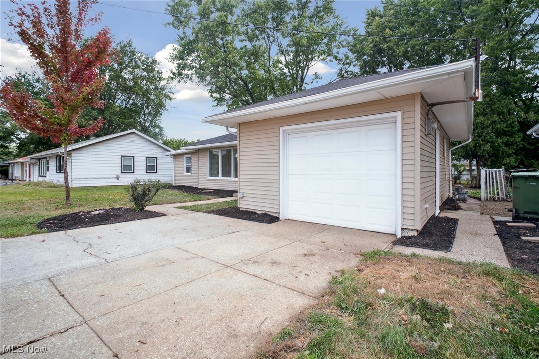 8796 West Ridgewood Drive Cleveland, OH 44130 - Photo 5 of 38