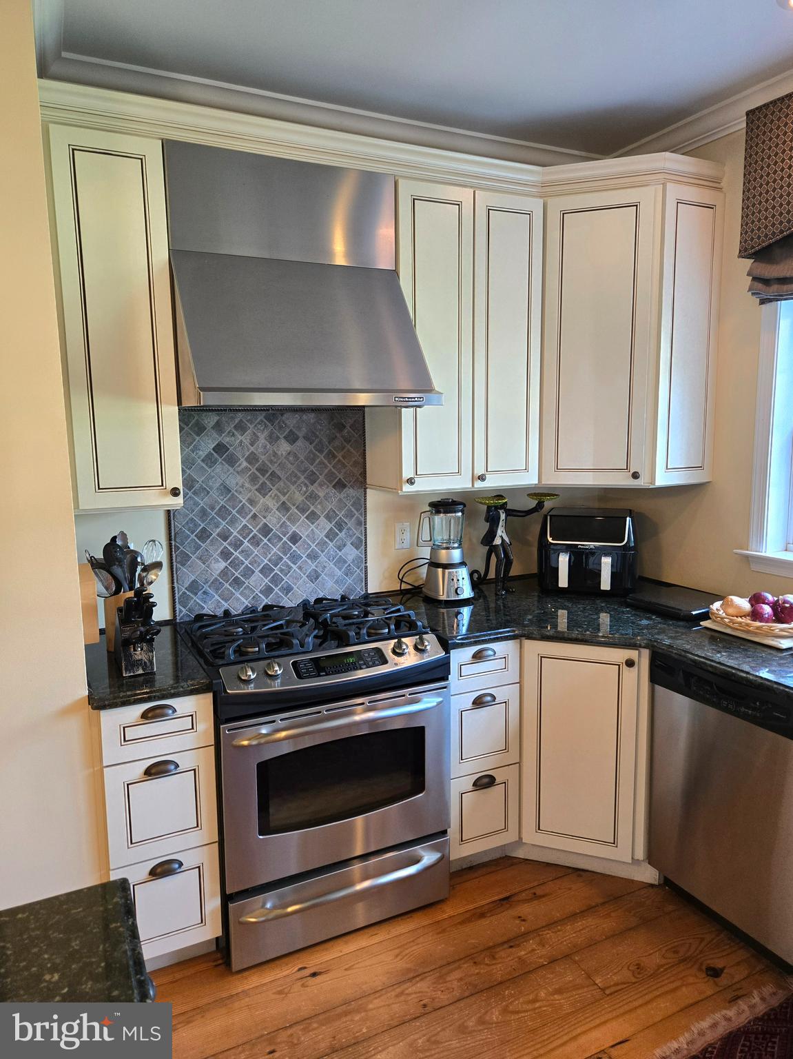 3605 Windy Bush Road New Hope, PA 18938 - Photo 17 of 55 Custom cabinetry