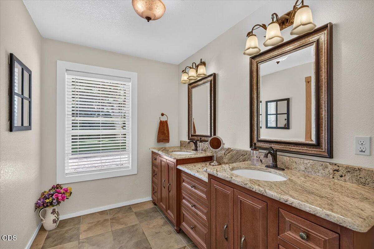2240 Hull Road Medford, OR 97501 - Photo 15 of 49