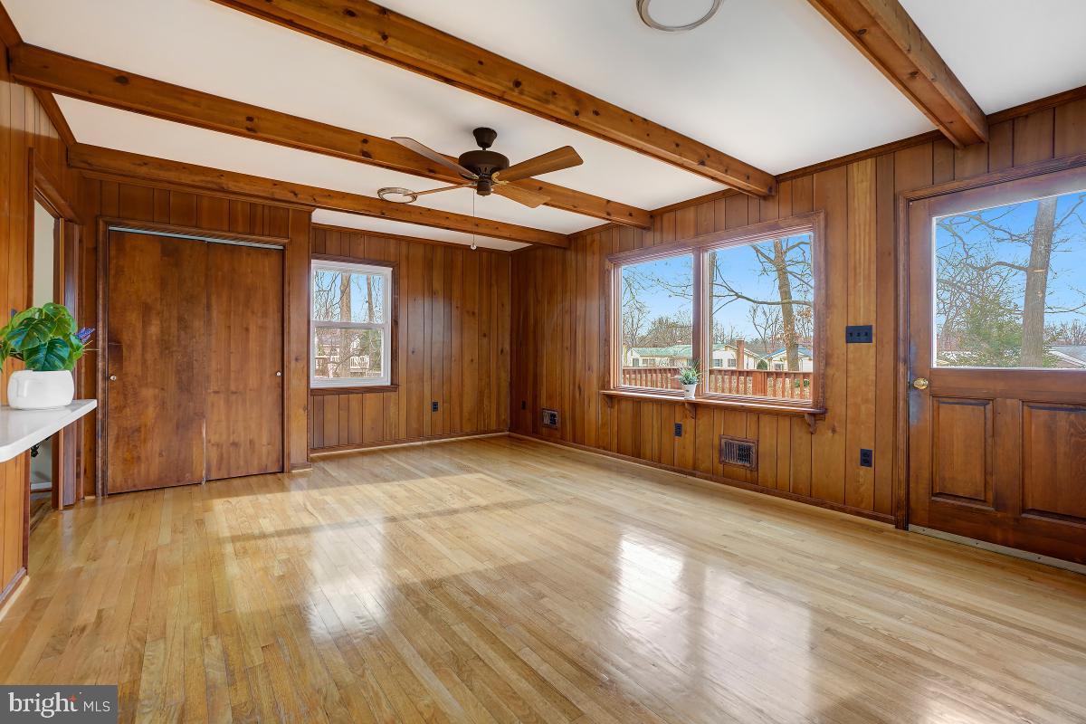 215 Rolling Road Gaithersburg, MD 20877 - Photo 8 of 31 Gallery Image 8