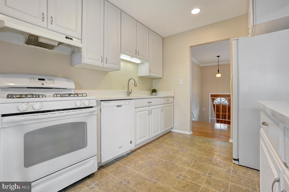 215 Rolling Road Gaithersburg, MD 20877 - Photo 9 of 31 Gallery Image 9