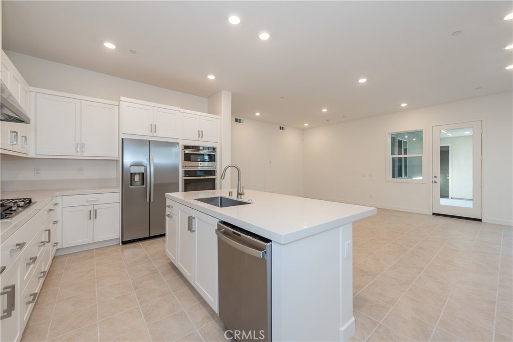 160 Sentosa Irvine, CA 92618 - Photo 7 of 29
