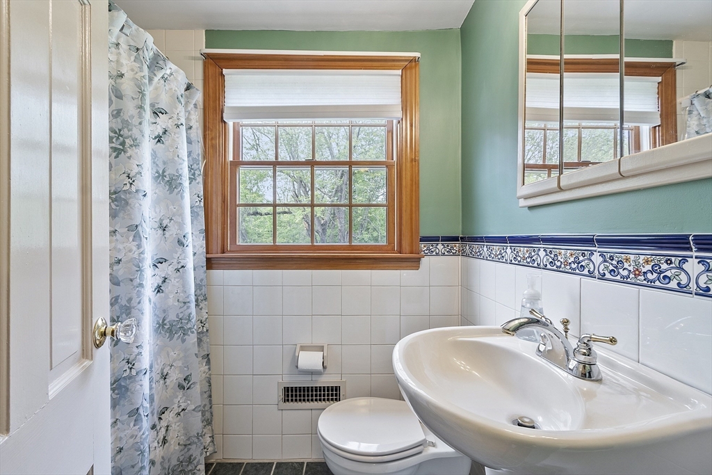 153 Tahattawan Road Littleton, MA 01460 - Photo 11 of 38 Gallery Image 11