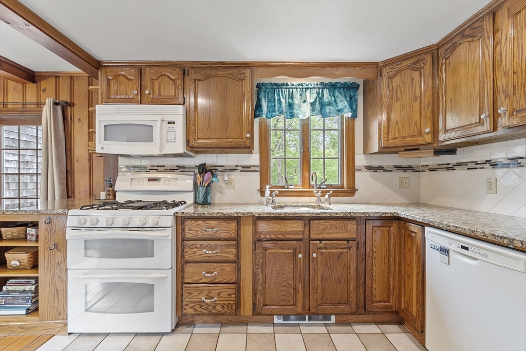 153 Tahattawan Road Littleton, MA 01460 - Photo 2 of 38 Gallery Image 2
