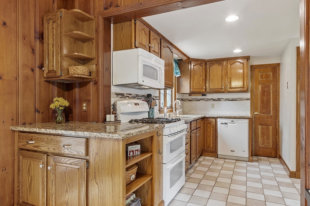 153 Tahattawan Road Littleton, MA 01460 - Photo 4 of 38 Gallery Image 4