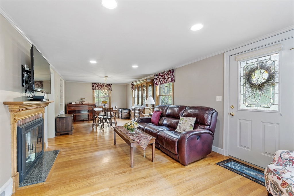 153 Tahattawan Road Littleton, MA 01460 - Photo 6 of 38 Gallery Image 6