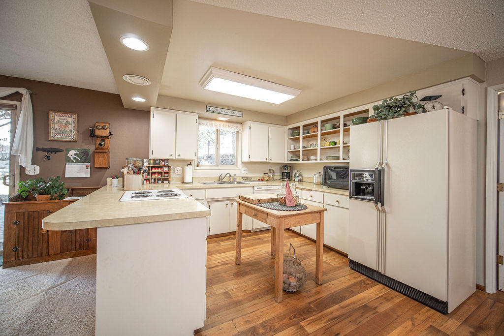 61858 Dobbin Road Bend, OR 97702 - Photo 8 of 30 RileyVisials-24