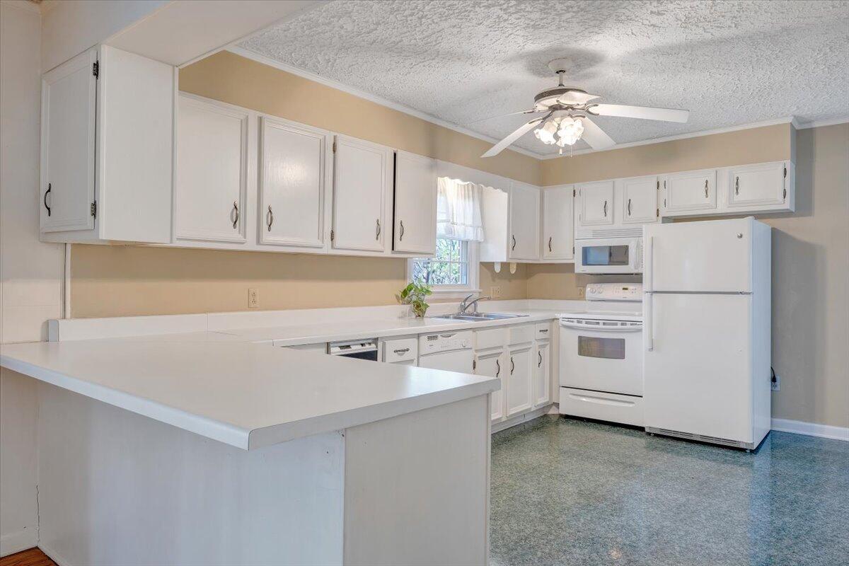 1915 McVitty Road Salem, VA 24153 - Photo 16 of 60 16-MIB05252