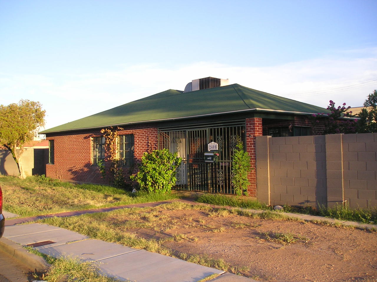 2405 East Coronado Road Phoenix, AZ 85008 - Photo 8 of 8 Front